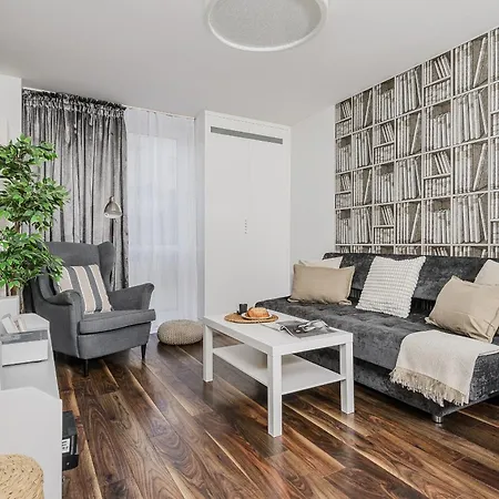 P&o Center Apartment